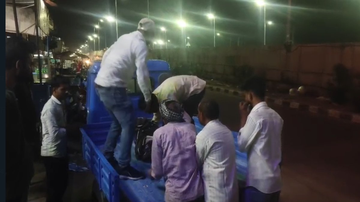 कहां सो रहे CMHO साहब! झोलाछाप डॉक्टर के इलाज से महिला की मौत, नहीं मिला शव वाहन तो ऑटो में ले गए लाश
