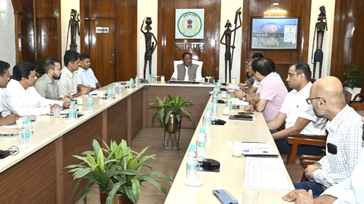 CM साय ने राजस्व विभाग की ली समीक्षा बैठक, सुशासन तिहार में आए आवेदनों को सर्वोच्च प्राथमिकता से निराकरण करने के दिए आदेश…