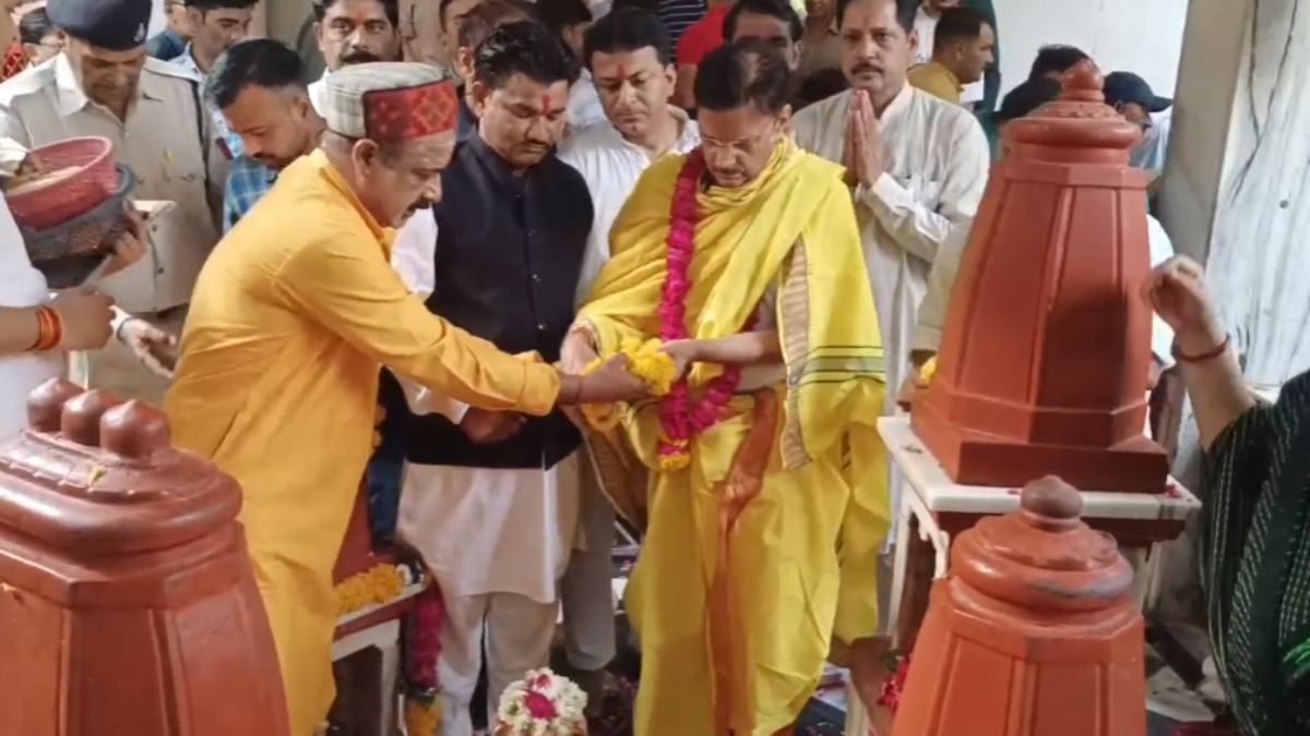 दतिया पहुंचे डिप्टी सीएम राजेंद्र शुक्ला, मां बगलामुखी के किए दर्शन, नेशनल हेराल्ड मामले को लेकर कांग्रेस पर साधा निशाना