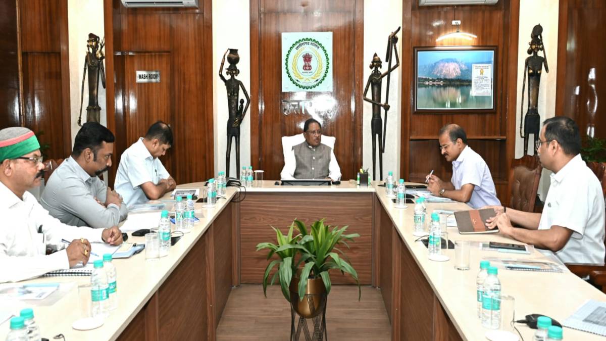 CM साय ने छत्तीसगढ़ को शिक्षा का राष्ट्रीय केंद्र बनाने का लिया संकल्प, देश के टॉप-100 में स्थान दिलाने के लिए शैक्षणिक संस्थानों की गुणवत्ता में सुधार पर दिया जोर…