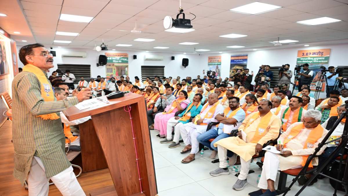 ‘हम फैक्ट फाइल लेकर जाएंगे जनता के बीच’, वक्फ संशोधन बिल को लेकर BJP की बैठक, वीडी शर्मा ने उठाया आदिवासियों की संपत्तियों पर कब्जे का मुद्दा