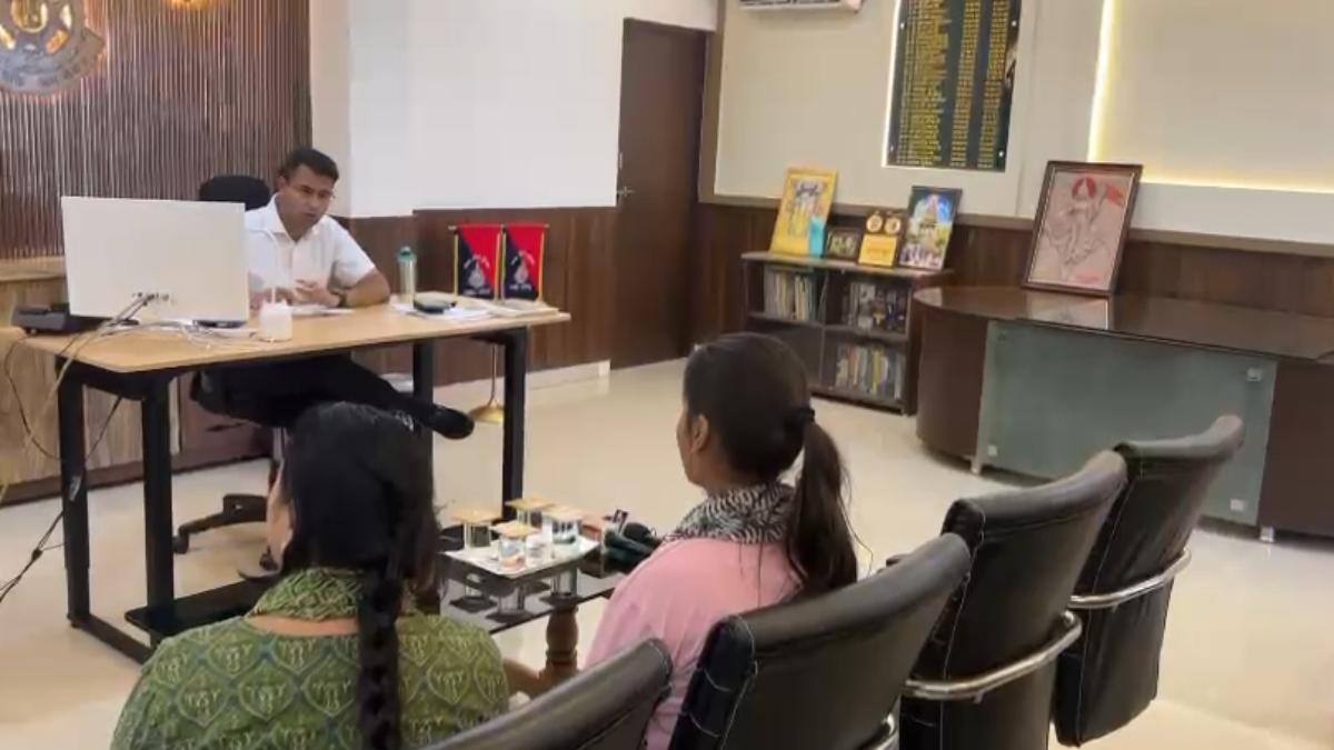 ‘SP सर मुझे बचा लो’, एसपी दफ्तर पहुंचकर किशोरी ने  लगाई बचाने की गुहार, घरवालों को लेकर बताई चौंका देने  वाली बात