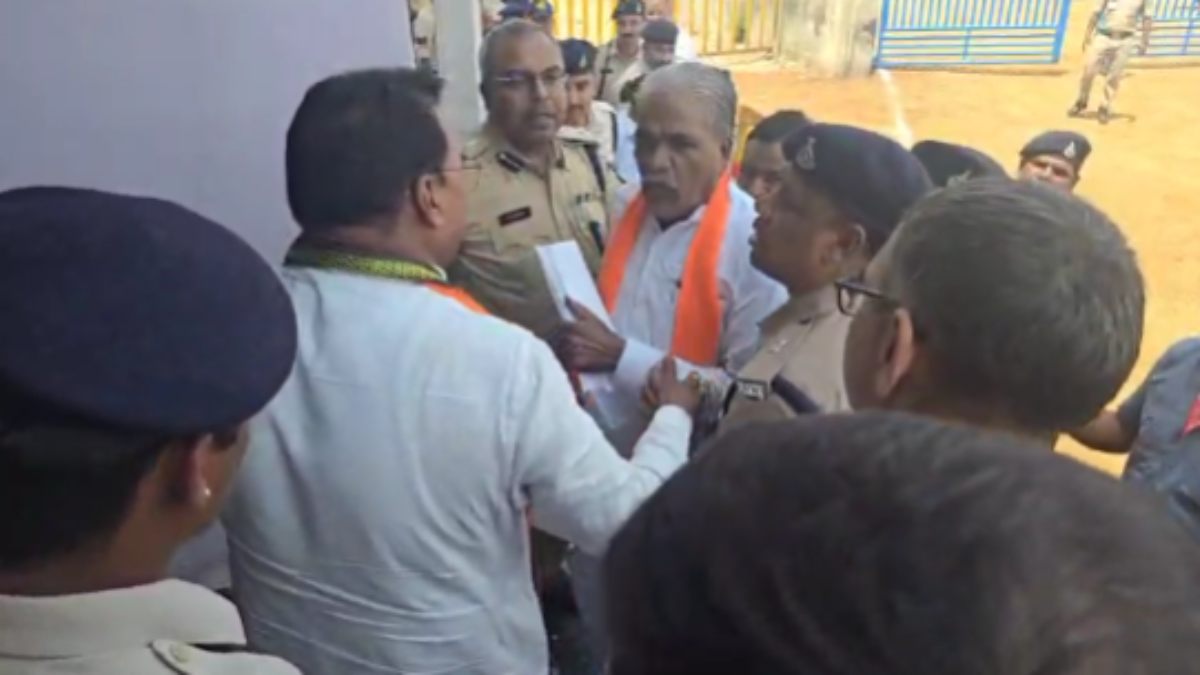नाराज हो गए नेतीजी: सीएम के मंच पर नहीं मिली जगह तो कार्यक्रम छोड़ चले गए आदिवासी विधायक
