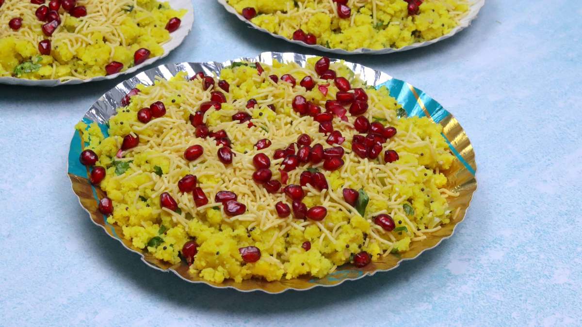 Sev Khamani Recipe: सुबह के नाश्ते के लिए बनाएं सूरत की सेव खमनी, जानिए घर पर बनाने की आसान विधि…