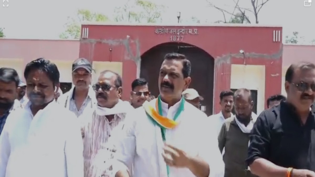 नेता प्रतिपक्ष चिंटू चौकसे जेल से रिहा: कहा- अन्याय और भ्रष्टाचार के खिलाफ लड़ते रहेंगे, भाजपा कार्यकर्ता से मारपीट के मामले में सेंट्रल जेल में थे