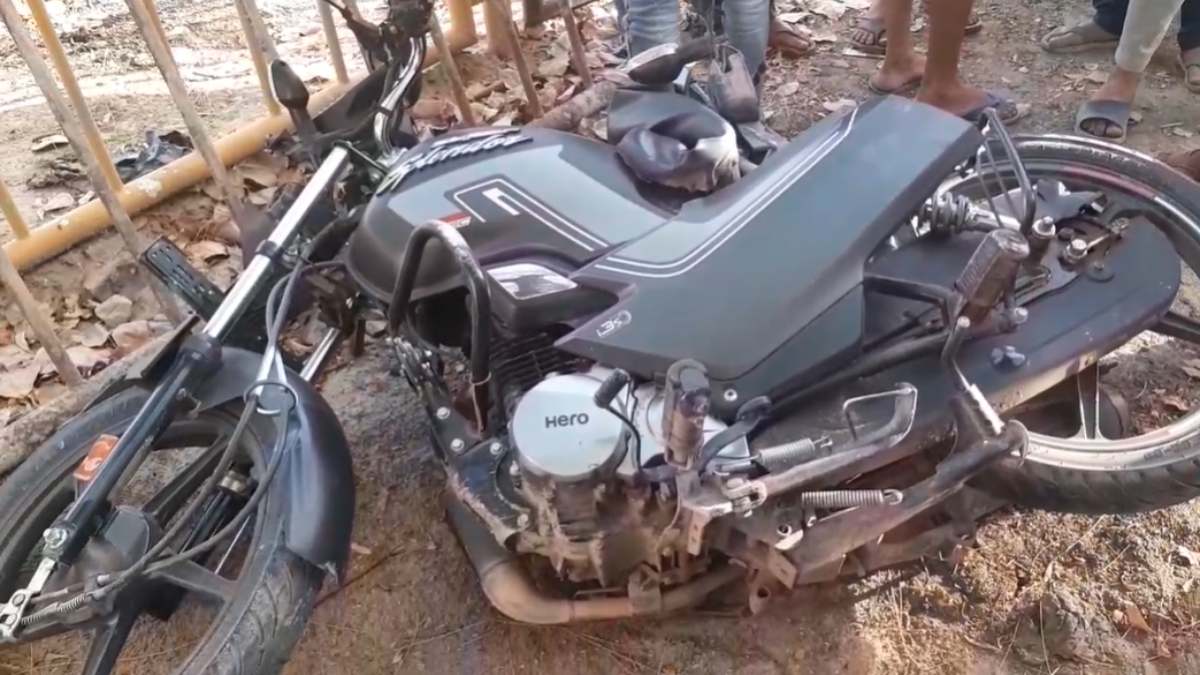मजदूरी करने जा रहे बाइक सवार बाप-बेटे की सड़क हादसे में मौतः पीछे से आ रहे कंटेनर ने मारी टक्कर