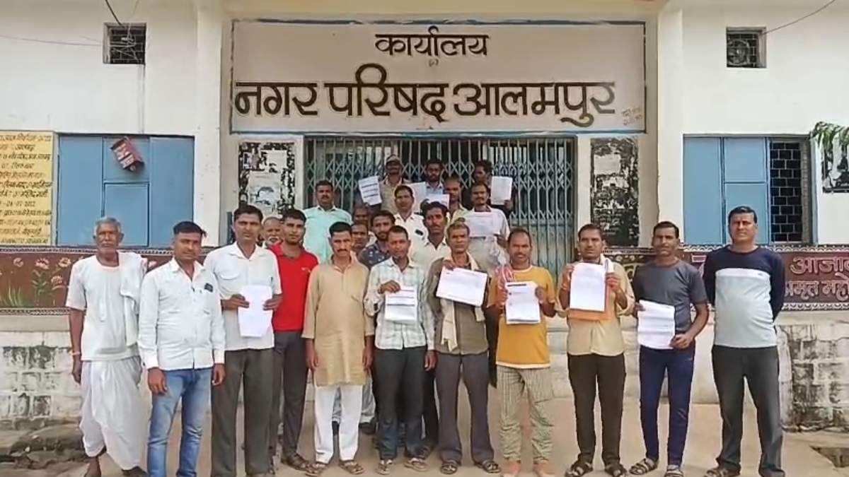 जिंदा लोगों को रिकॉर्ड में बताया मुर्दा: कंप्यूटर ऑपरेटर और CMO ने किया करोड़ों का घोटाला, राजनीतिक रसूखदारों के मिलीभगत के आरोप