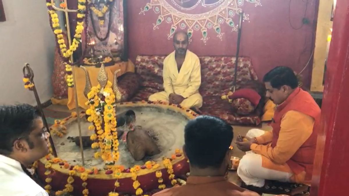 Ram Navami Special: सीएम डॉ मोहन नर्मदापुरम के दरबार कुटी पहुंचे, गुरु भैया के साथ की प्रकृति पूजा, चित्रकूट गौरव दिवस में होंगे शामिल