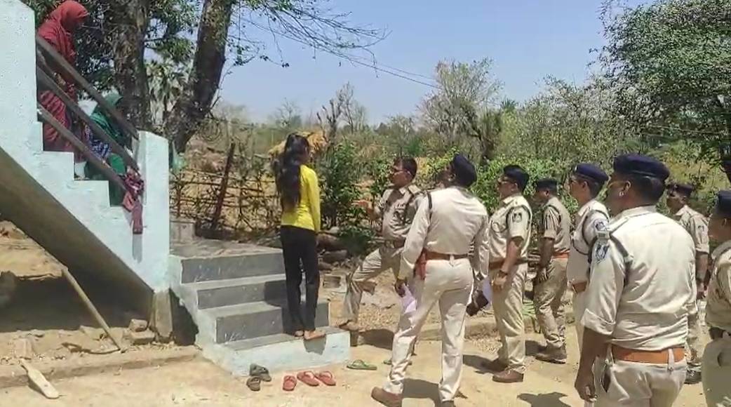 युवती के अपहरण की रिपोर्ट कर गुजरात से लौट रहे परिजनों पर हमलाः तीर कमान के हमले से पांच लोग घायल, आरोपियों की तलाश में जुटी पुलिस