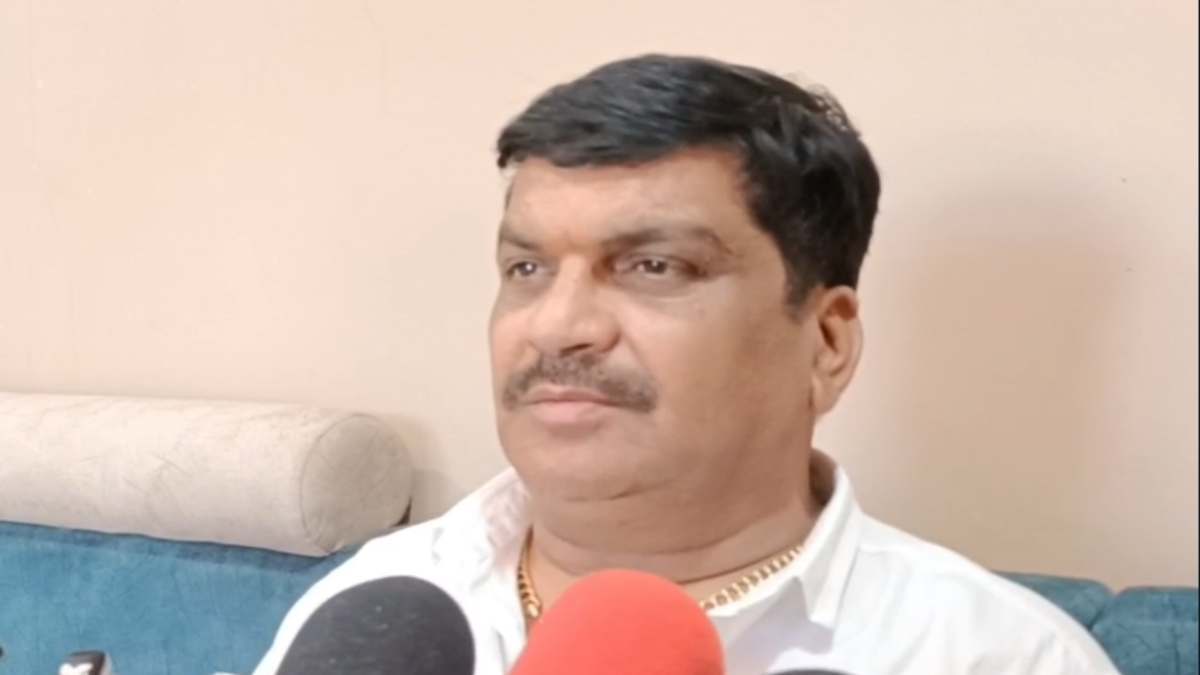 देख लीजिए नेताजी की काली करतूत: भाजपा नेता ने युवती का पकड़ा हाथ, फिर उसके साथ जो किया…