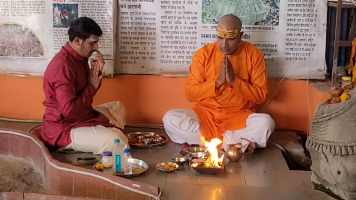 MP का शेख अनवर बना राधेश्यामः महादेव मंदिर में पूरे विधि विधान से पूजा-अर्चना कर अपनाया सनातन धर्म
