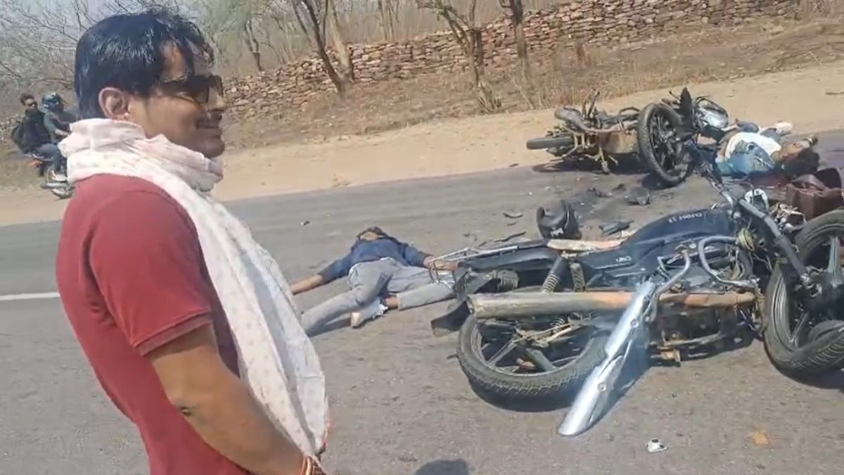 भीषण सड़क हादसाः दो बाइक में आमने- सामने भिड़ंत से दो युवकों की मौके पर ही मौत, एक गंभीर