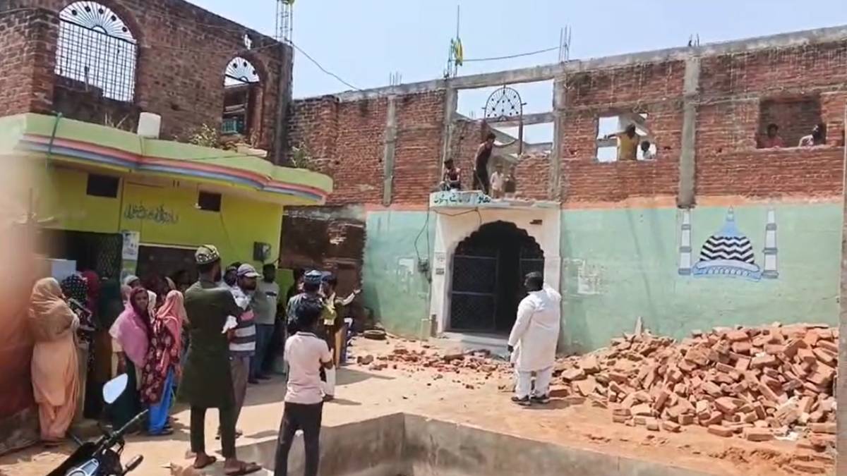 सरकारी जमीन पर बना मदरसा जमींदोजः कलेक्टर बोले- वक्फ बोर्ड से जमीन का कोई संबंध नहीं, मुस्लिम समाज ने ही की थी शिकायत