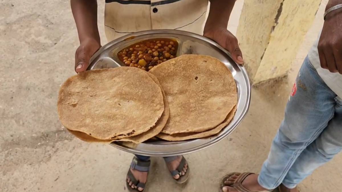 ये कैसा मध्यान भोजन ? बच्चों को परोसा जा रहा घटिया खाना, घर से खाकर स्कूल आने में मजबूर स्टूडेंट्स