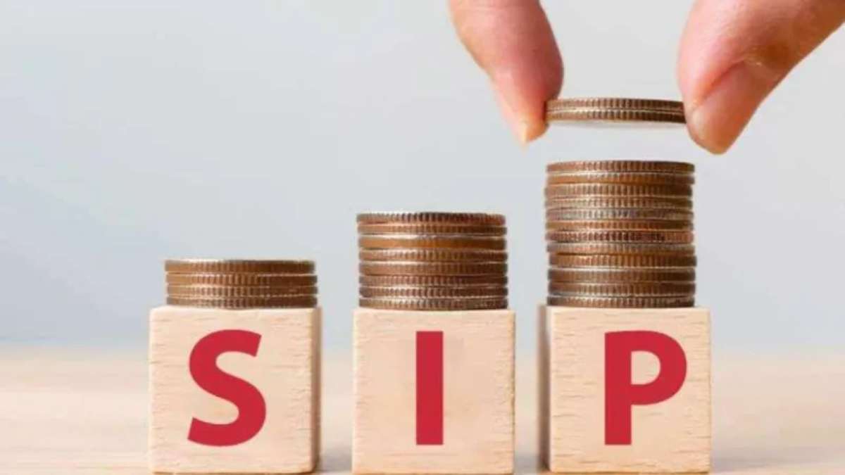 SIP Investment Tips: बस हर महीने बचाने होंगे इतने हजार, बन जाएंगे करोड़ों के मालिक…