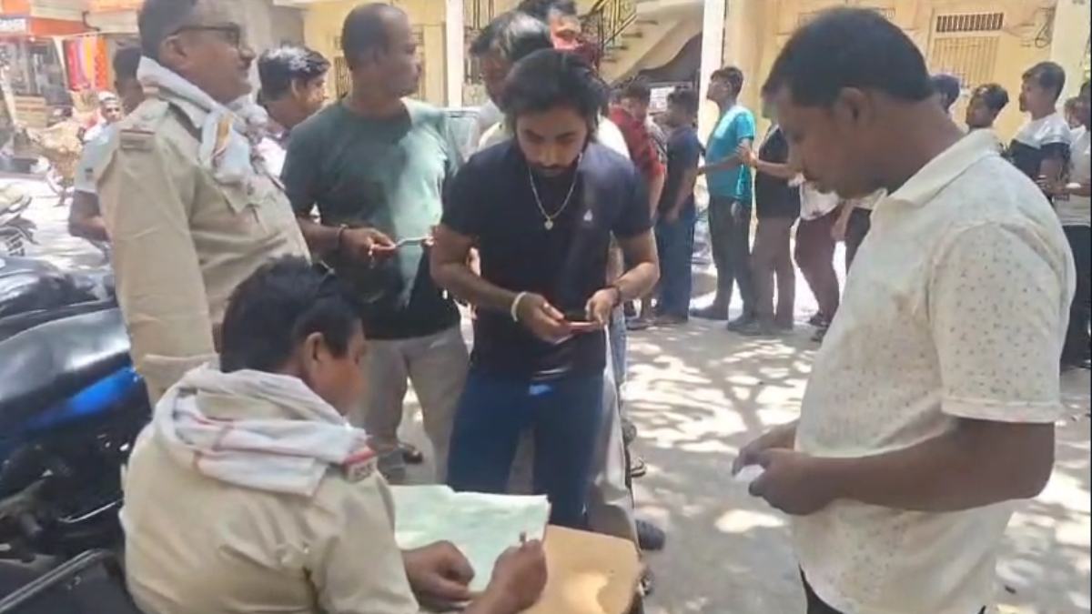 टेररिस्ट अटैक के बाद एक्शन में MP पुलिस: रतलाम में बांग्लादेशी कारीगरों की जांच, आधार कार्ड किया जा रहा सत्यापन