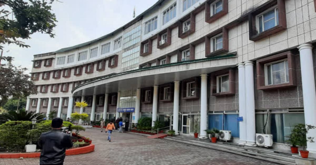 सड़कों या सार्वजनिक स्थानों का नाम बदलने के लिए लेनी होगी शासन की अनुमति, सरकार ने जारी किया पत्र