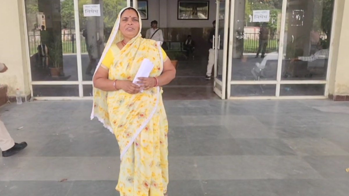‘साहब…पैसे हड़प लिए’, बैंक मैनेजर समेत 2 ने लाखों रुपये किए पार, अब इंसाफ के लिए भटक रही पीड़िता