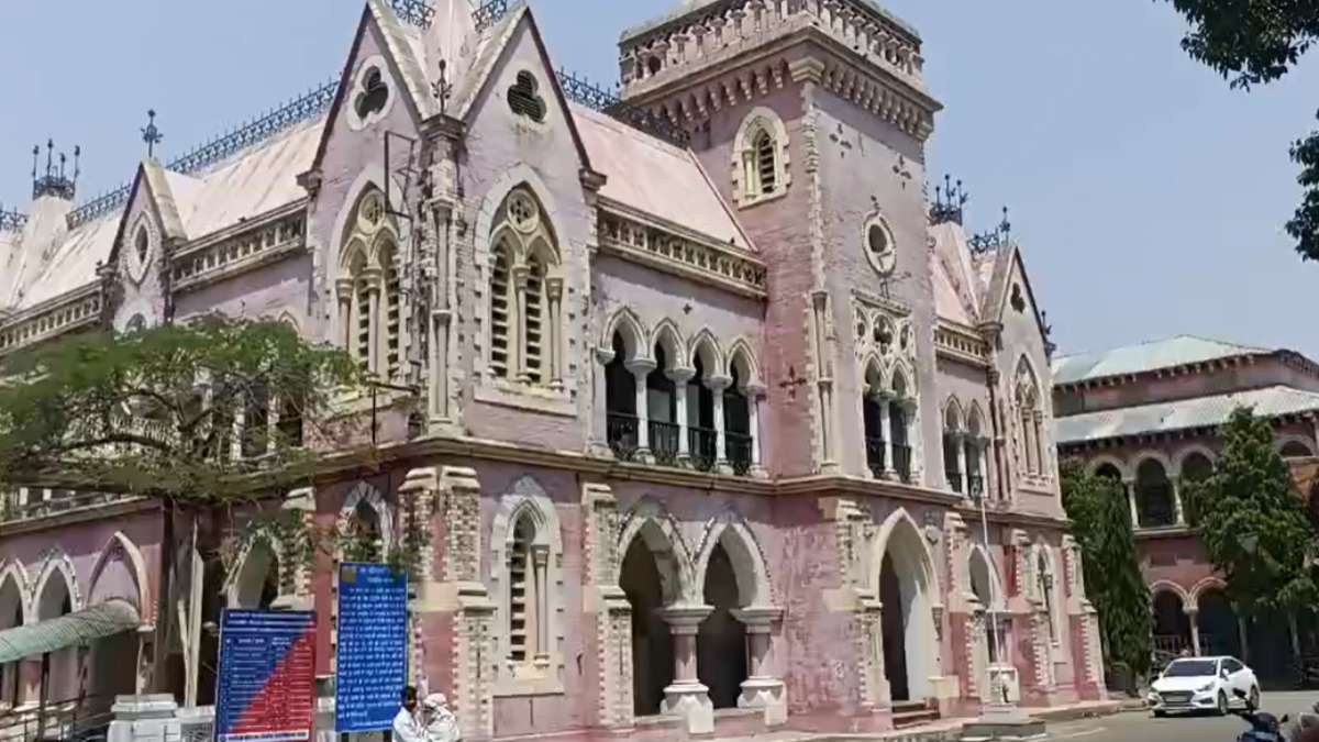 जबलपुर पहुंची दमोह फर्जी डॉक्टर कांड की आंचः यहां के कई अस्पतालों में काम कर चुका है डॉ एन जॉन कैम, युवक कांग्रेस ने ज्ञापन सौंप की जांच की मांग