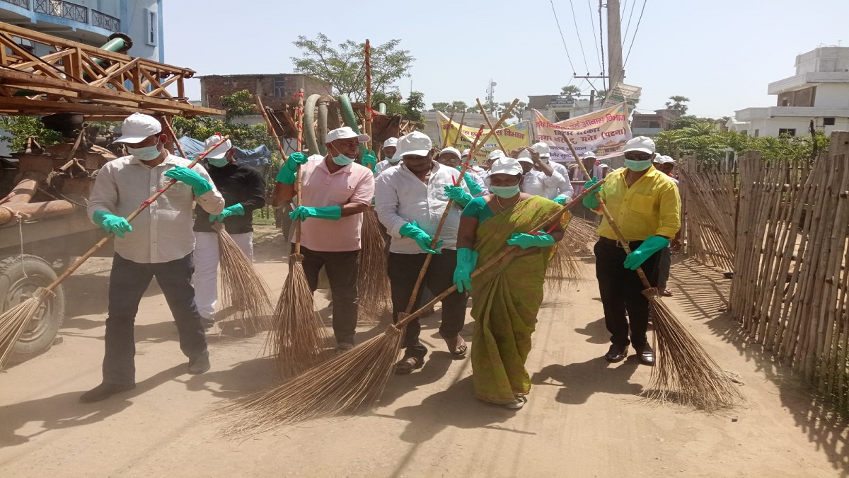 Maner News : मनेर में चलाया गया विशेष स्वच्छता अभियान, लोगों को सफाई के प्रति किया गया जागरूक…