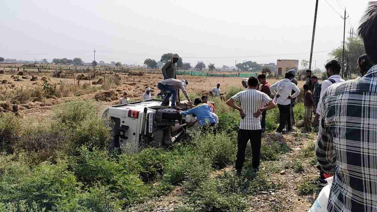 डिप्टी कलेक्टर की गाड़ी पलटी: अधिकारी समेत 3 लोग…,  जानिए कैसे हुआ हादसा
