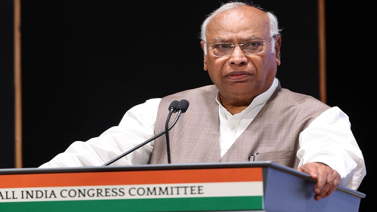‘ऑपरेशन सिंदूर तो बस छोटी सी जंग…’ मल्लिकार्जुन खरगे का सरकार से सवाल- ‘टूरिस्टों को क्यों जाने दिया?