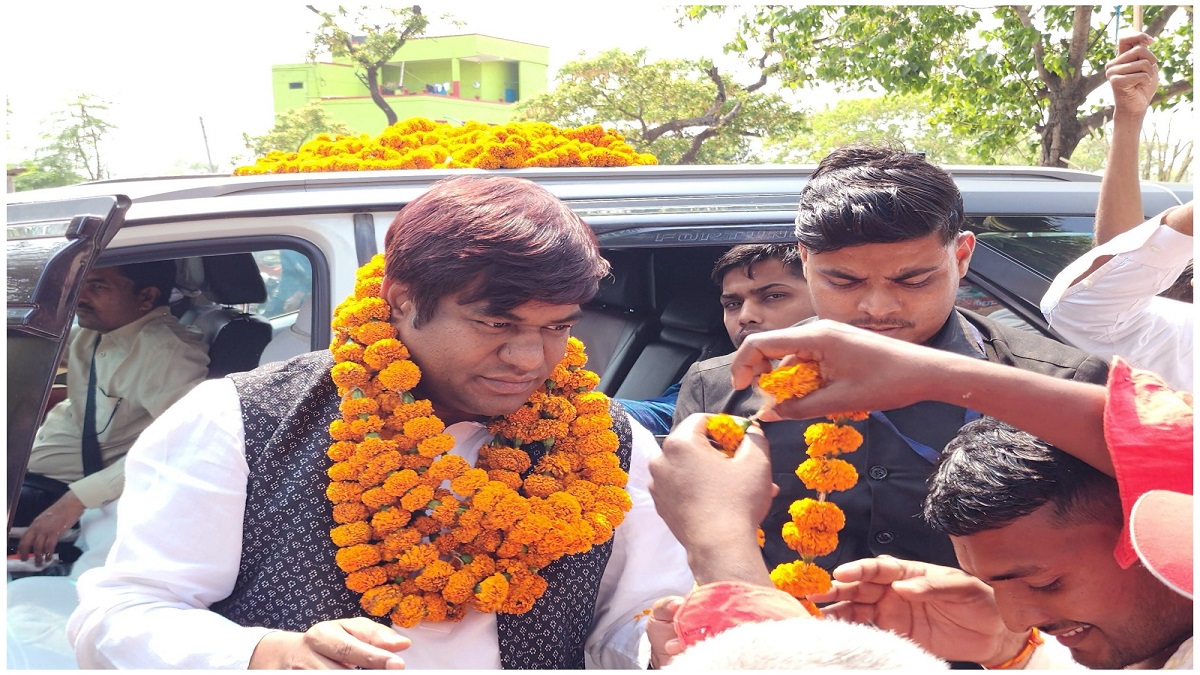 Mukesh Sahni scholarship : चुनाव से पहले मुकेश सहनी ने समाज के लिए खोला वादों पिटारा, ऐसे लोगों को मिलेंगे 11 हजार रु…
