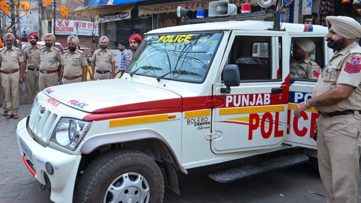 फरीदकोट में नशे के खिलाफ बड़ी कार्रवाई, 100 पेटी अवैध शराब जब्त, एक तस्कर फरार