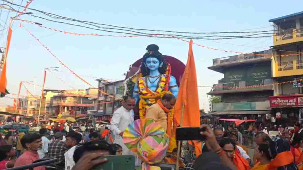 MP में रामनवमी की धूम: भोपाल समेत इन जगहों पर निकली भव्य शोभायात्रा, रायसेन में भीड़ में फंसी एंबुलेंस को दिया रास्ता, जानें कहां पर कैसे मनाया गया पर्व