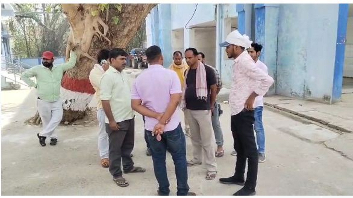 Kaimur Accident News : हादसे में पति की गई जान, पत्नी का चल रहा इलाज…