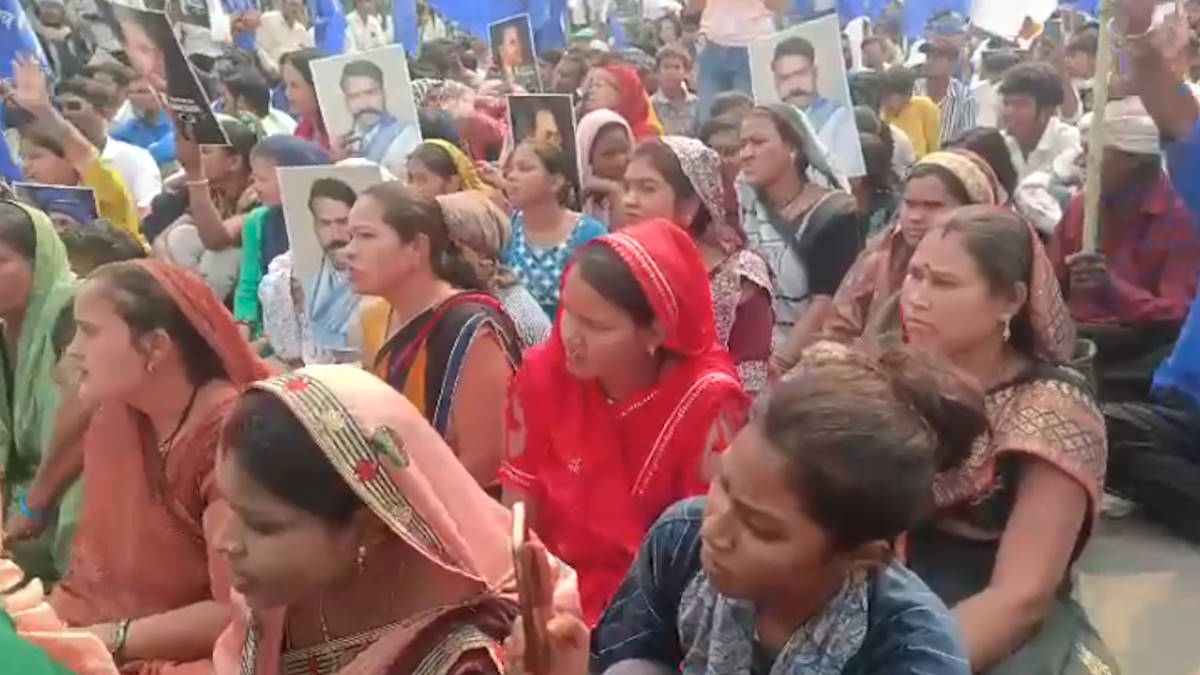 सतनामी समाज के युवक की पिटाई पर भीम आर्मी ने किया थाने का घेराव, इधर आरक्षक हुआ लाइन अटैच