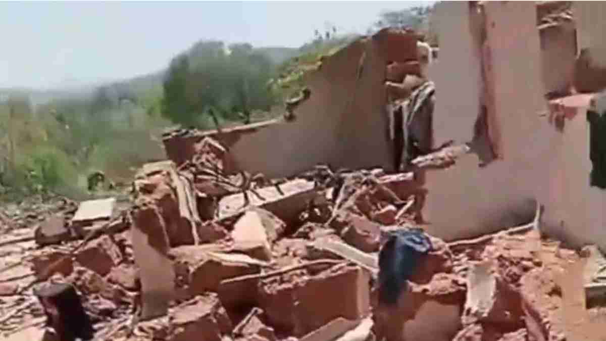 दबंगों की दबंगई तो देखिए: युवक ने काम करने से मना किया तो गिरवा दिया मकान, इधर पुलिस ने कही कुछ और ही बात