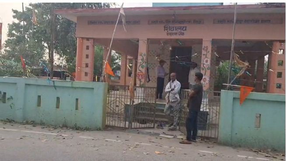 Bihar News : भगवान के घर को चोरों ने बनाया निशाना, लोग बोले चुनाव आते ही होती है ऐसी घटना…