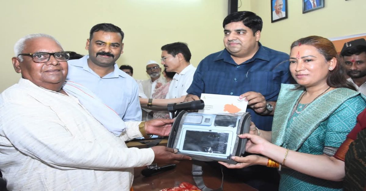 राशन वितरण में होगी आसानी, कैबिनेट मंत्री रेखा आर्य ने पायलट प्रोजेक्ट को किया लॉन्च, बोली- पूरे राज्य में लागू यह व्यवस्था