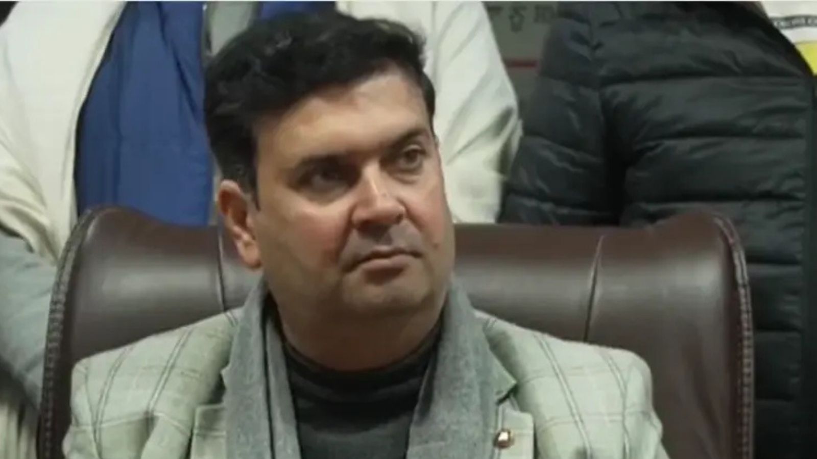 जालंधर : मेयर वनीत धीर ने आरटीआई एक्टिविस्ट के खिलाफ की कार्रवाई, निगम की बिल्डिंग में प्रवेश पर हुई मनाही