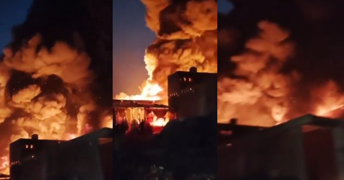 मुरादाबाद में आग का तांडव : पुराने कपड़ों के कई गोदामों में लगी भीषण आग, 2 किमी दूर से दिखाई दे रही लपटें
