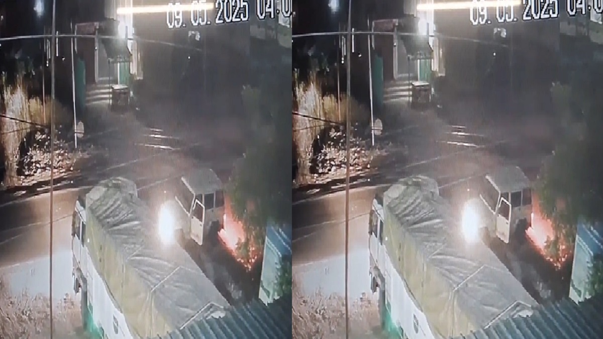 बिहार में खाद से लदा ट्रक लेकर फरार हो गए चोर, CCTV में कैद हुई पूरी घटना, देखें VIDEO
