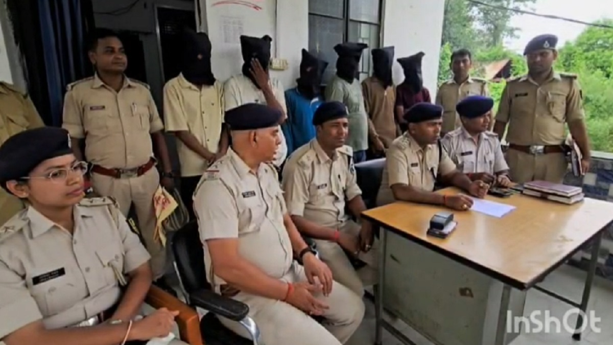गोपालगंज में 18 दिन पूर्व हुए चोरी कांड का खुलासा, मीरगंज पुलिस ने 6 आरोपियों को किया गिरफ्तार, लूट का सोना बरामद