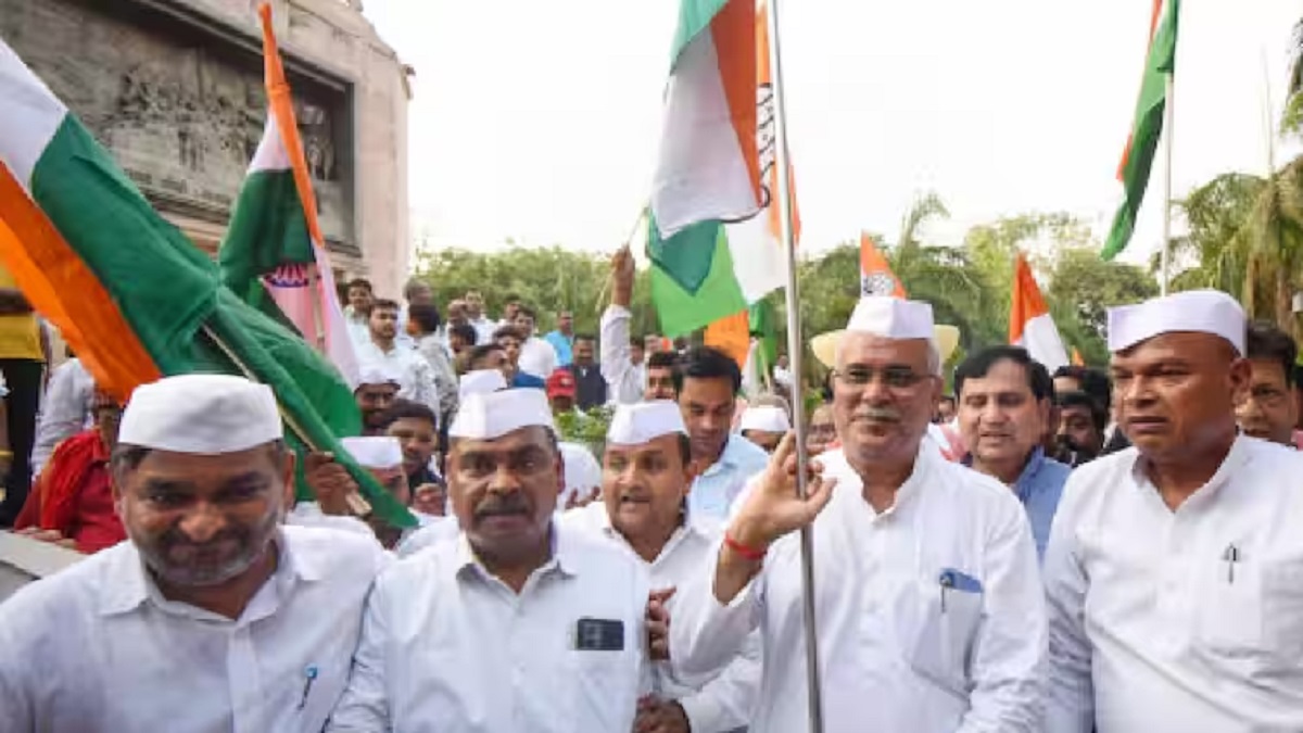 बिहार कांग्रेस ने भारतीय सेना के सम्मान में निकाली तिरंगा यात्रा, छत्तीसगढ़ के पूर्व सीएम भूपेश बघेल भी हुए शामिल