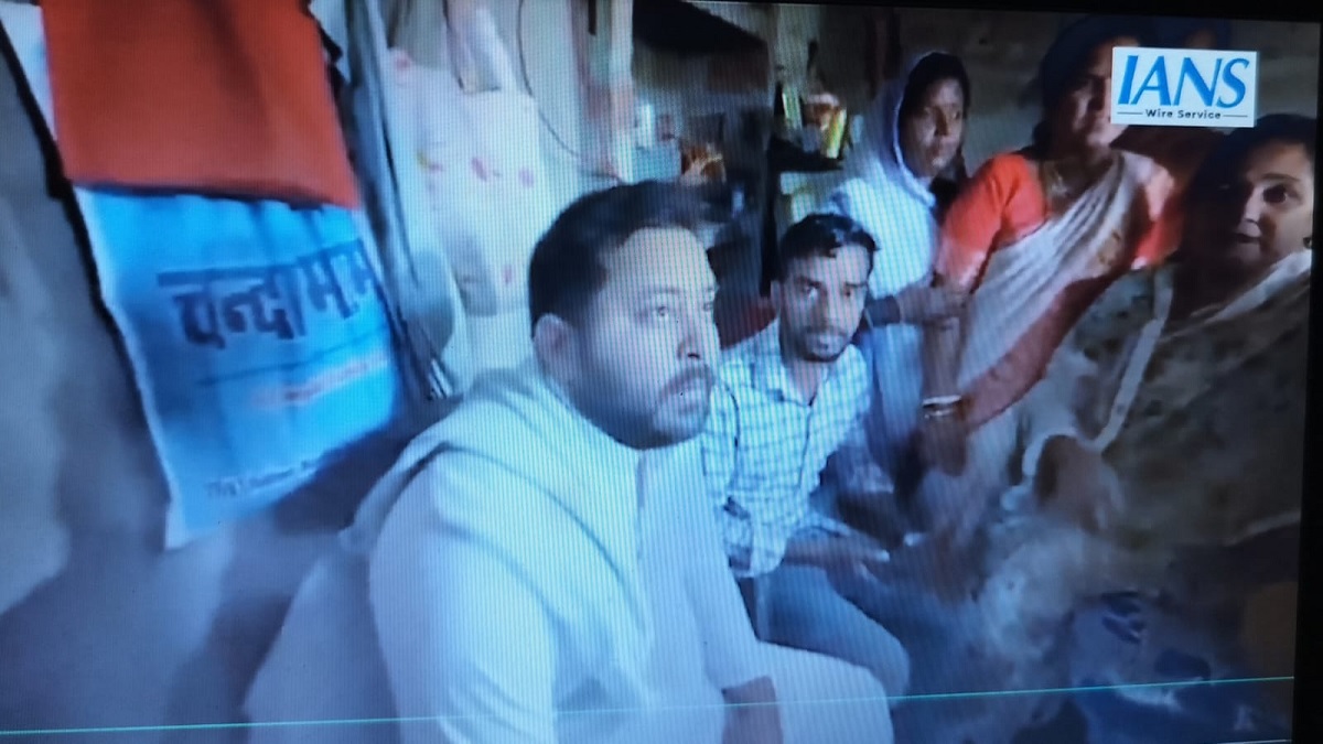 तेजस्वी यादव ने ITBP के शहीद जवान सौरभ यादव के परिजनों से की मुलाकात, परिवार को हर संभव मदद का दिया आश्वासन