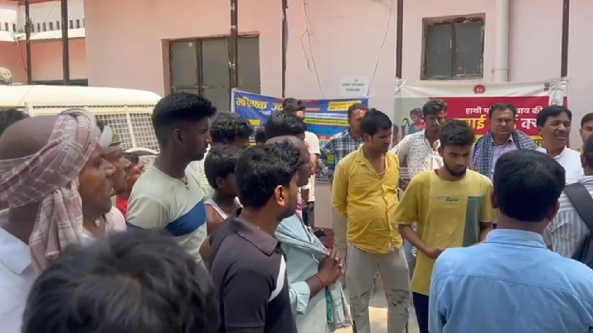 हत्या या खुदकुशी! मोतिहारी के बंजरिया PHC में फंदे से लटका मिला ममता कर्मी का शव, गुस्साई भीड़ और पुलिस के बीच बहस