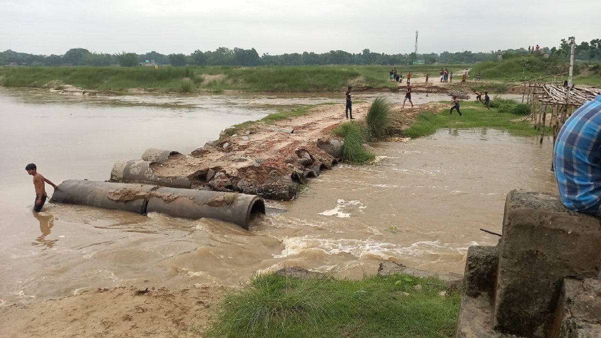 Weather News : बिहार के इस जिले में बारिश से टूटा डायवर्सन, चार गांवों का संपर्क टूटा, लोगों को उठानी पड़ रही परेशानी