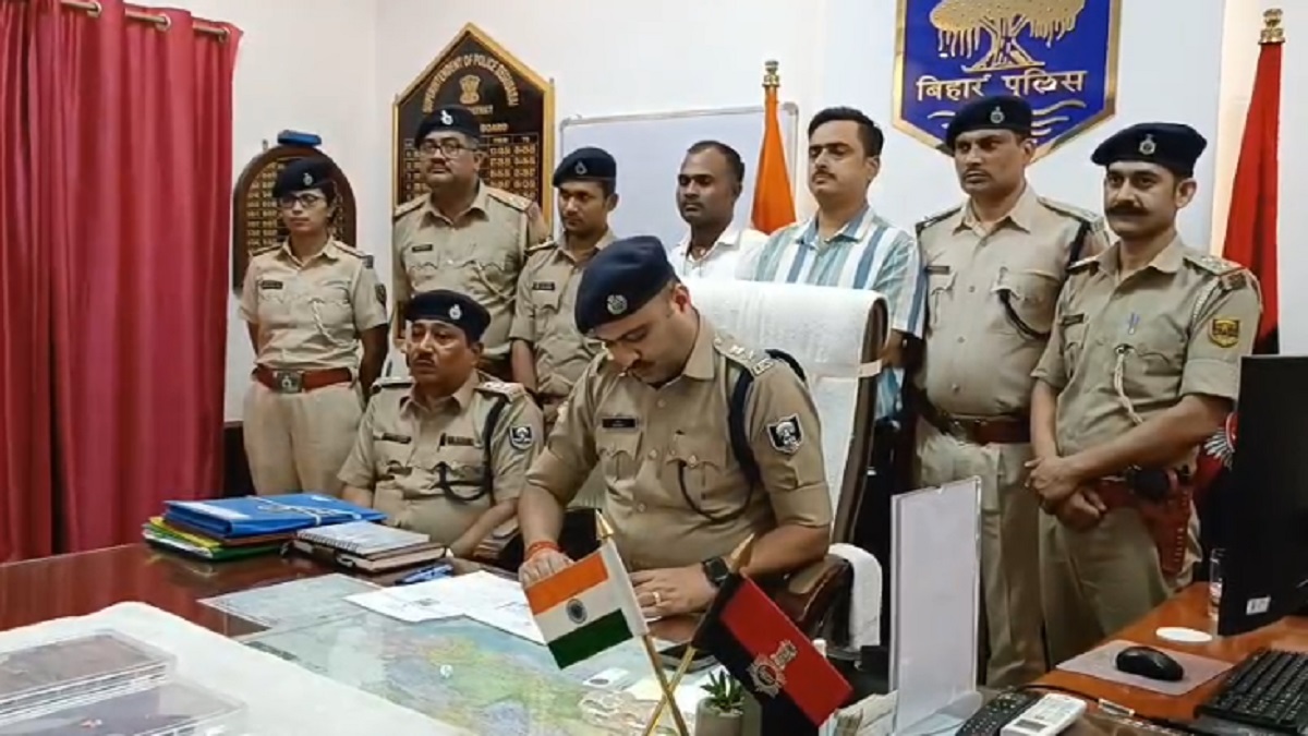 बेगूसराय पुलिस को मिली बड़ी सफलता, राहुल पोद्दार हत्याकांड में शामिल 3 आरोपी गिरफ्तार, लूट के 5 लाख में से डेढ़ लाख बरामद