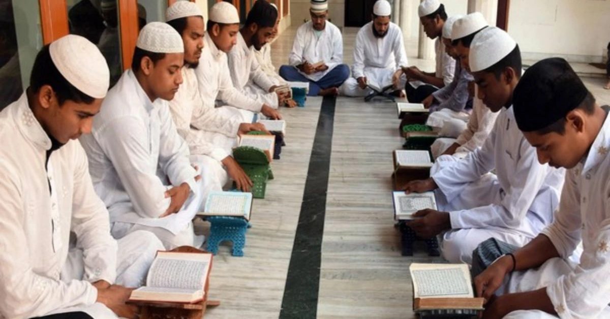 मदरसों को लेकर योगी सरकार का बड़ा फैसला, अब अनिवार्य होंगे ये सब्जेक्ट, मंत्री अंसारी बोले- इस्लाम की तालीम के साथ-साथ…