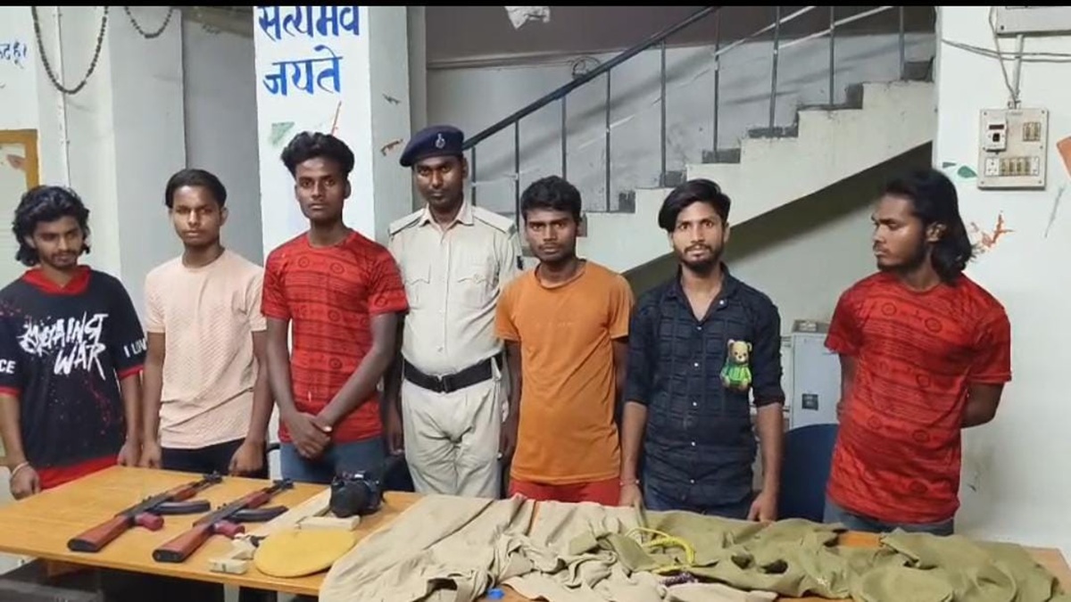 Motihari Police : रिल्स के लिए पहनी पुलिस की वर्दी और नकली AK-47 के साथ फोटो खीचवना पड़ा महंगा, छह यूट्यूबर गिरफ्तार
