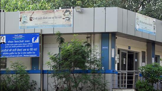 भाजपा ने की दिल्ली में सरकारी संपत्तियों से AAP के होर्डिंग्स और पोस्टर हटाने की मांग