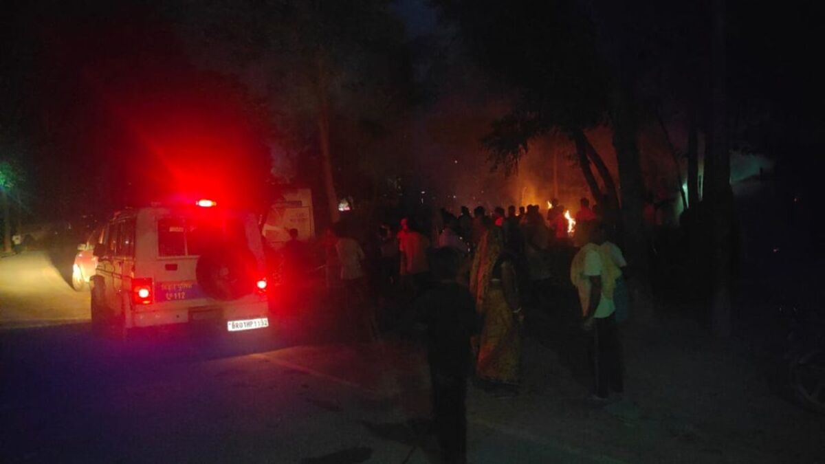 Bihar News: शादी समारोह के दौरान पटाखे से लगी आग, 2 घर जलकर राख 