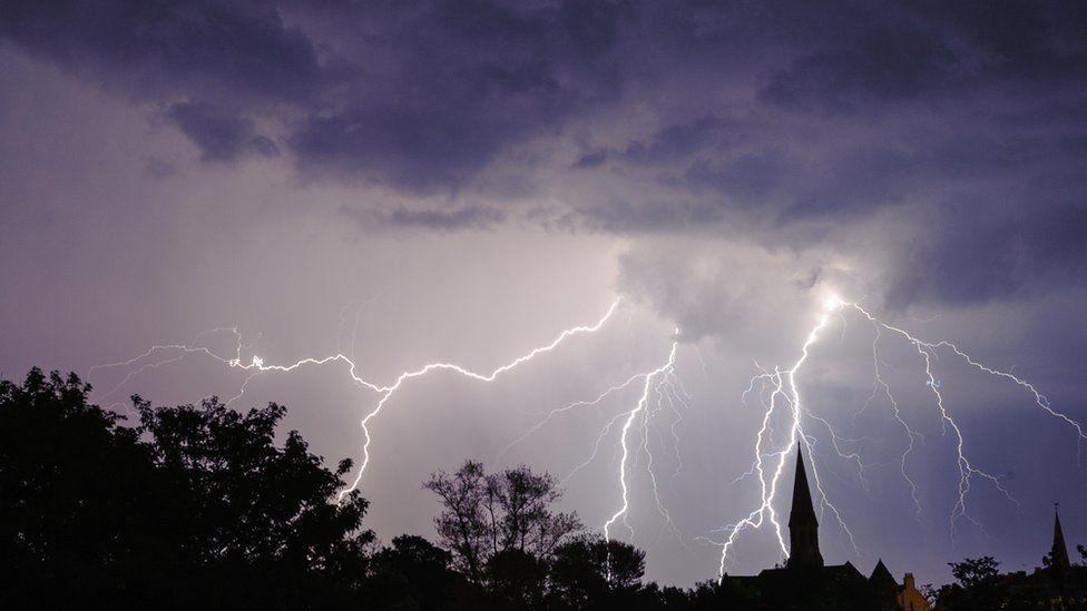 119533378_lightning_gettyimages-975465758