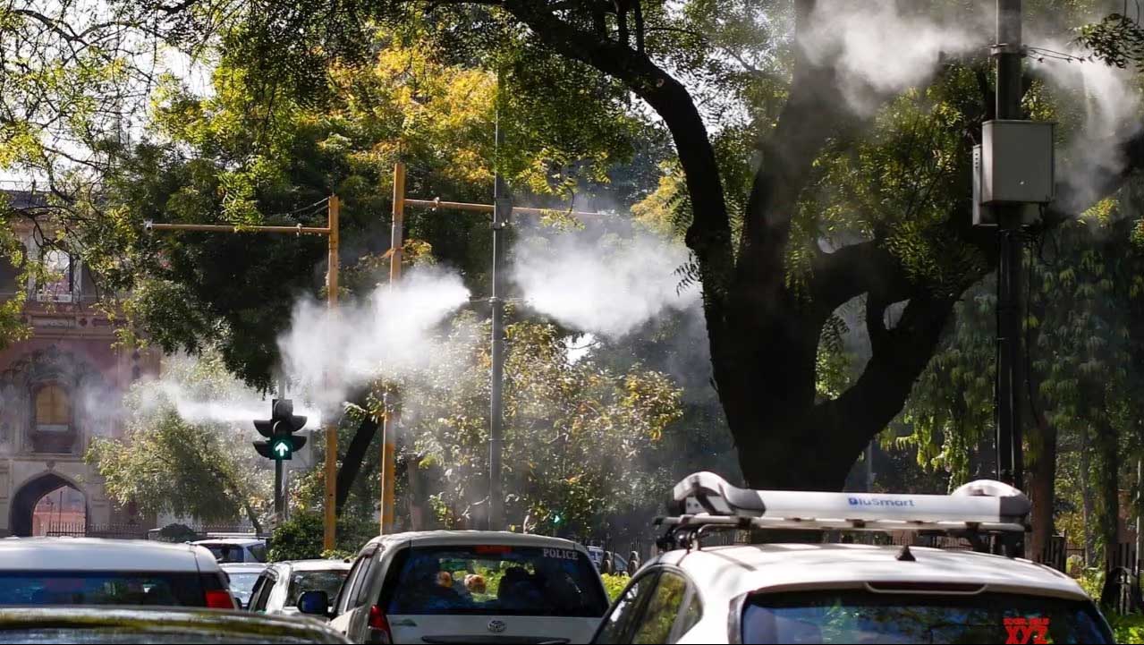 Delhi Pollution: दिल्ली में प्रदूषण से निपटने के लिए अहम कदम, सड़कों के बिजली के खंभों पर लगेगा मिस्ट स्प्रे