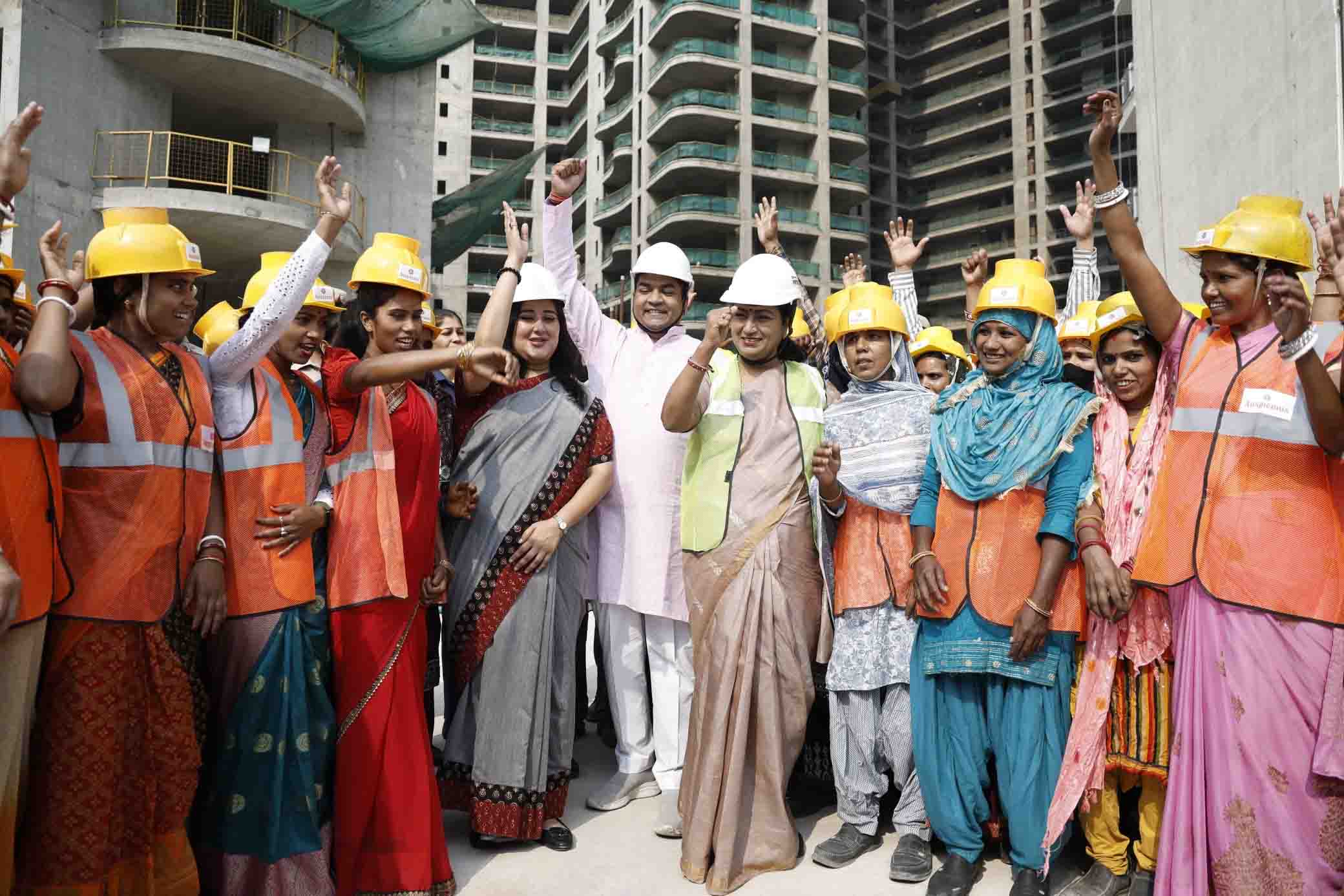 मजदूर दिवस पर दिल्ली सरकार का श्रमिकों के लिए राहत वाला फैसला; दोपहर 12 से 3 बजे तक मजदूर आराम कर सकेंगे